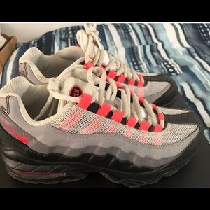 NIB GS Nike Air Max 95 Pink Black Size 5Y